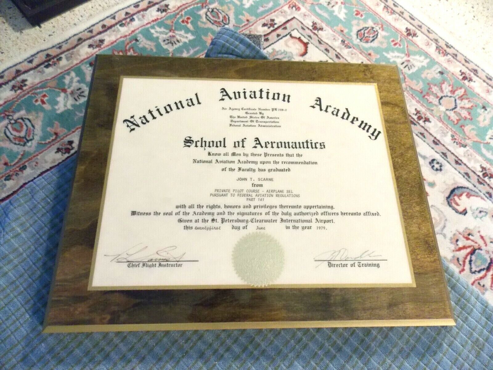 1979 NATIONAL AVIATION ACADEMY Pilot License WOOD PLAQUE Wall Hanging JOHN SCARE