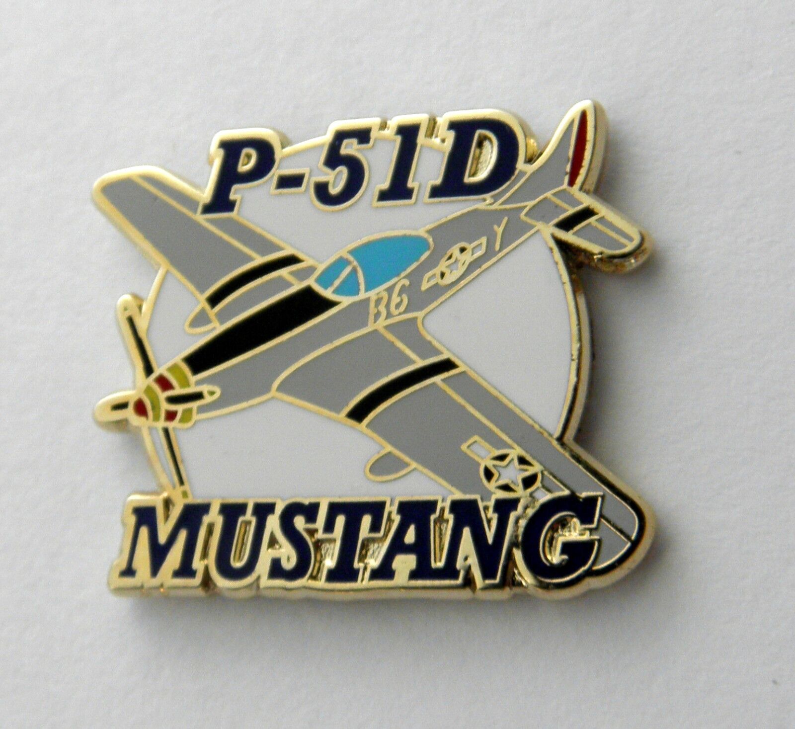 P-51 D USAF MUSTANG FIGHTER BOMBER AIR FORCE AIRCRAFT LAPEL PIN BADGE 1.5 INCHES